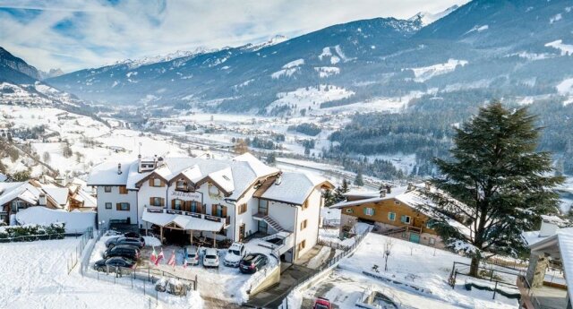 La Roccia Wellness Hotel Cavalese Trentino Skinet
